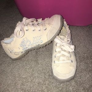 Sketchers sneakers